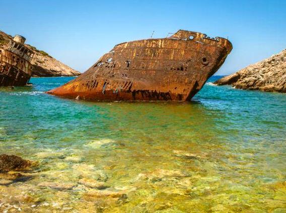 Explore the Historic Mildura Wreck: Discover the remains of this fascinating shipwreck.